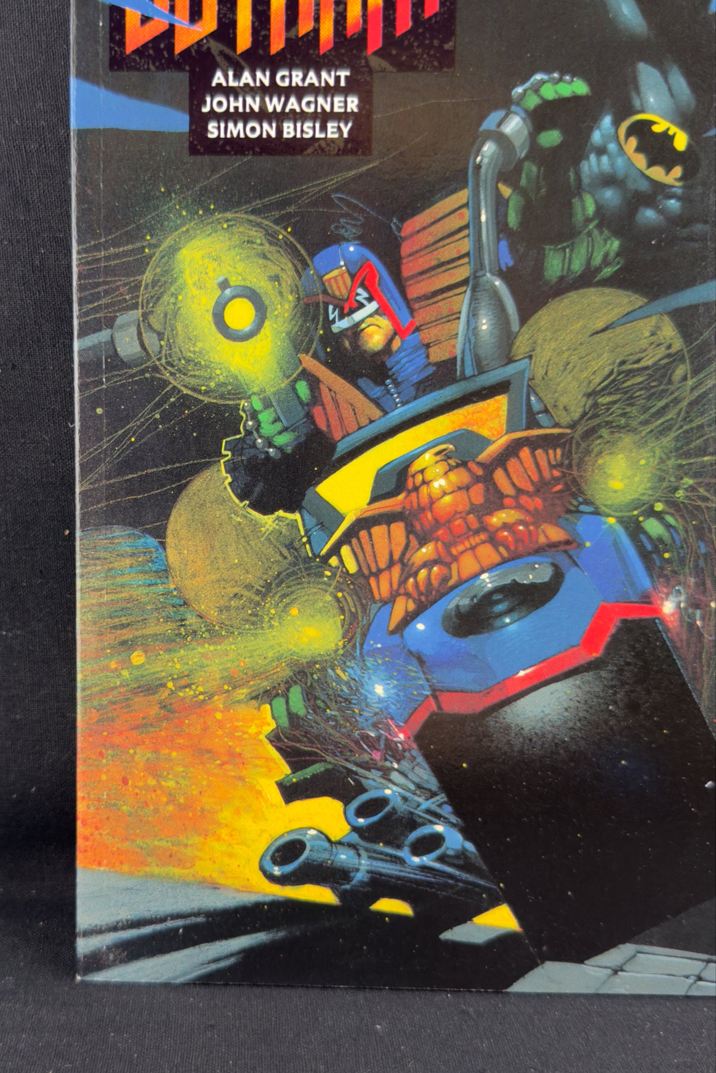 Batman/Judge Dredd: Judgment on Gotham (1991)