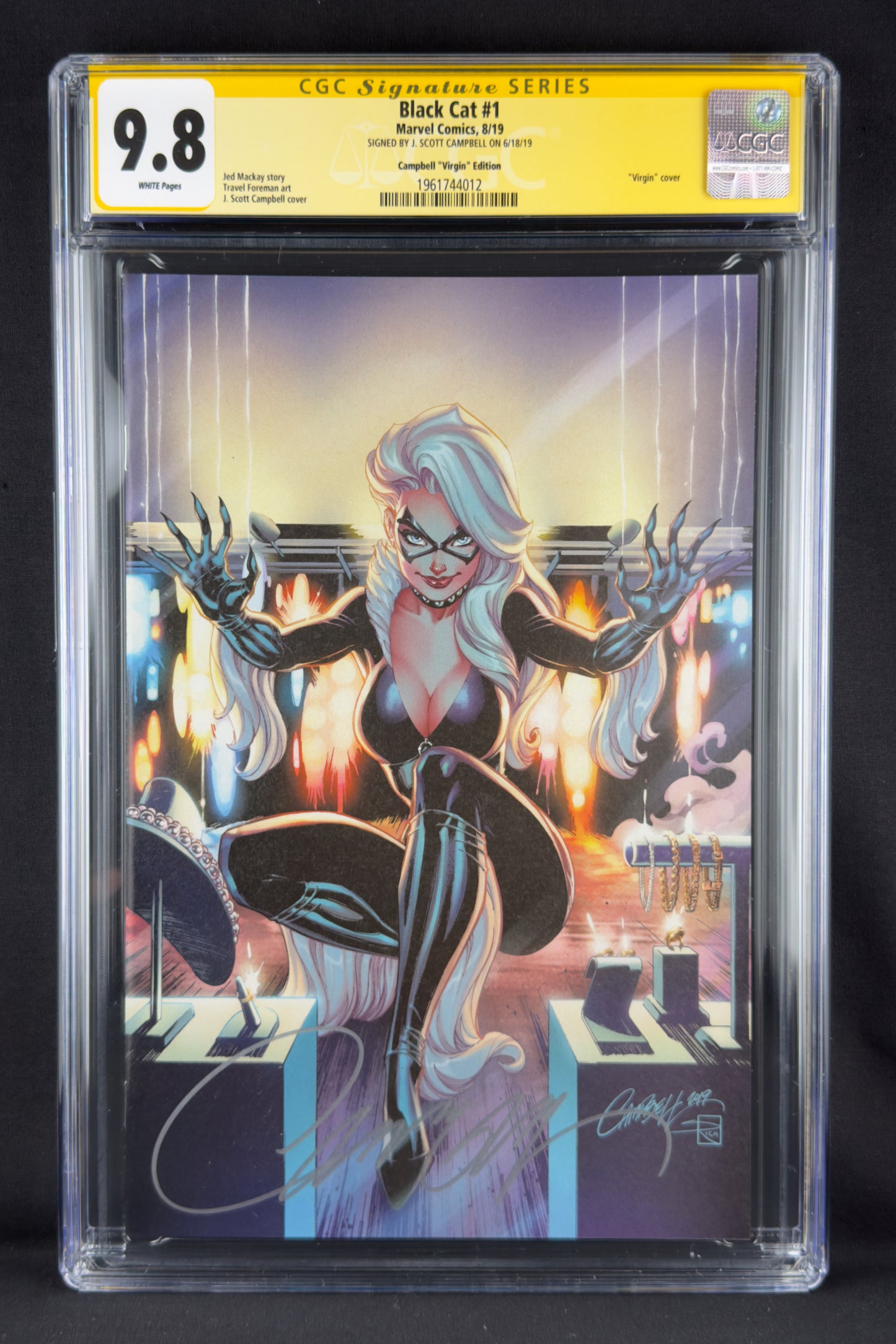 Black Cat #1 (2019) CGC 9.8 SS J Scott Campbell Virgin 1:500 Variant.