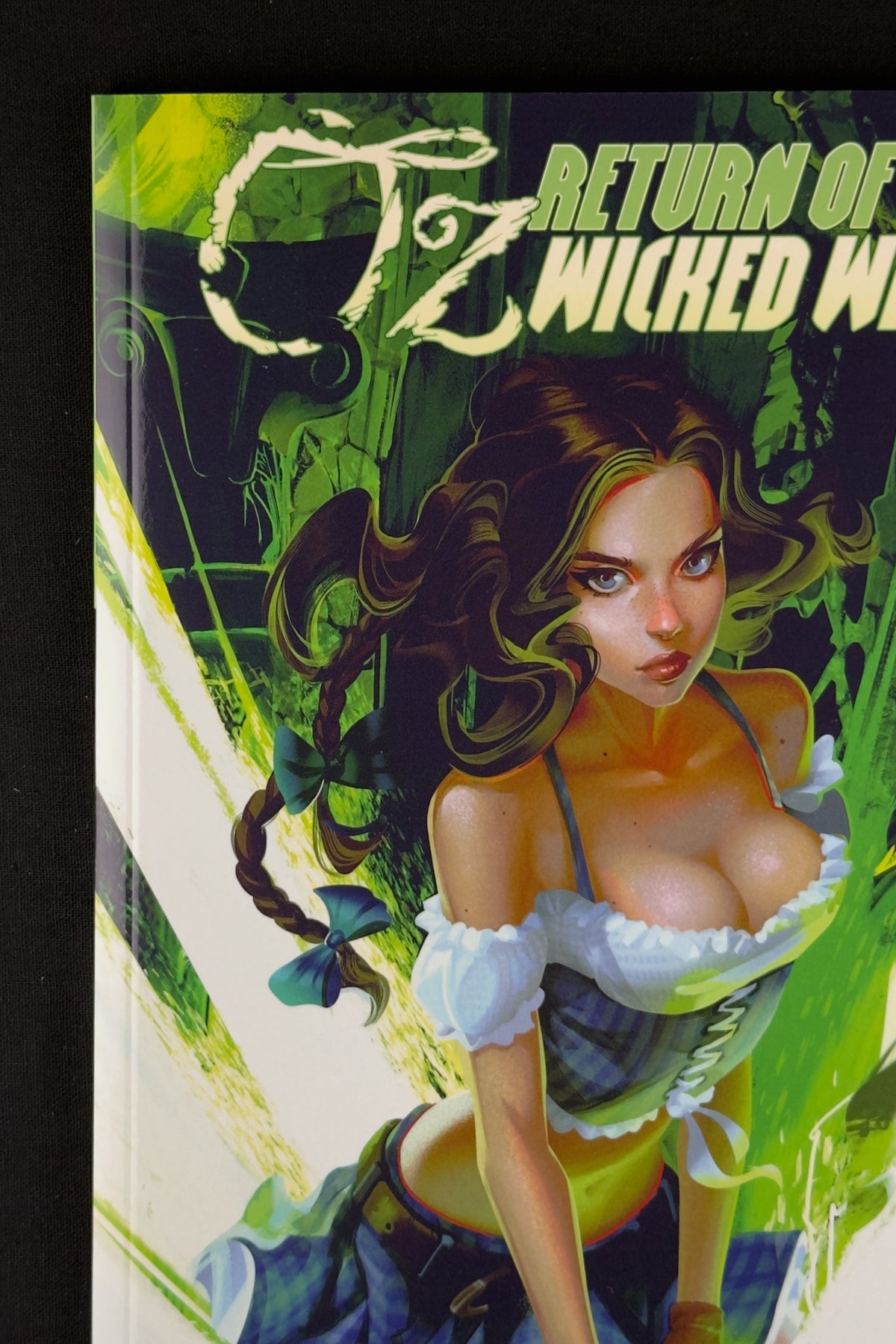Oz: Return of the Wicked Witch Graphic Novel & Card (2018) Igor Lomov NM